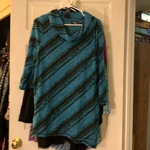 Black and teal tunic sweater